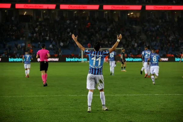 Trabzonspor teknik direktörü Abdullah Avcı’dan Fenerbahçe maçı sonrası şampiyonluk sözleri! Bu maçın şehir için ne ifade ettiğini biliyorum