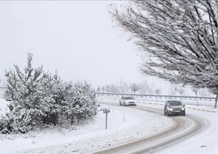 Sivas'ta kar yağışı etkili oluyor