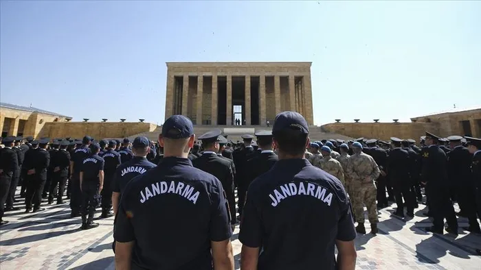 jandarma-emniyet-ve-sahil-guvenlige-56-bin-94-atama-bakan-ali-yerlikaya-duyurdu-atamalar-yapildi-1716621761065.jpeg Jandarma emniyet ve sahil güvenliğe 56 bin 94 atama! Bakan Ali Yerlikaya duyurdu: Atamalar yapıldı - 2