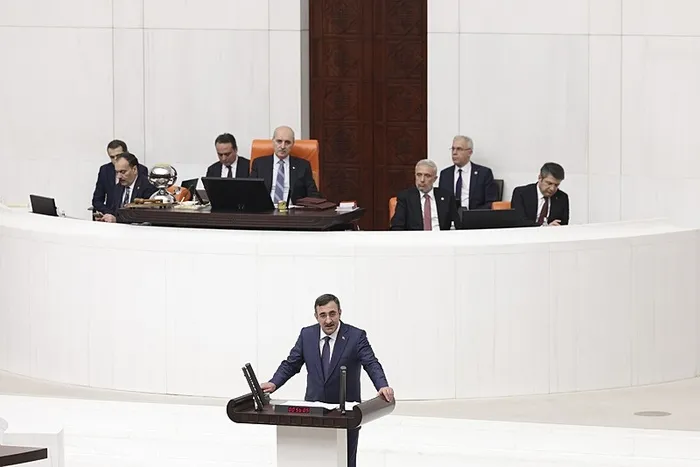 cevdet-yilmaz-enflasyonu-2027de-yeniden-tek-haneli-rakamlara-indirmeyi-hedefliyoruz-1766352883456.jpeg Cevdet Yılmaz: Enflasyonu 2027’de yeniden tek haneli rakamlara indirmeyi hedefliyoruz - 6