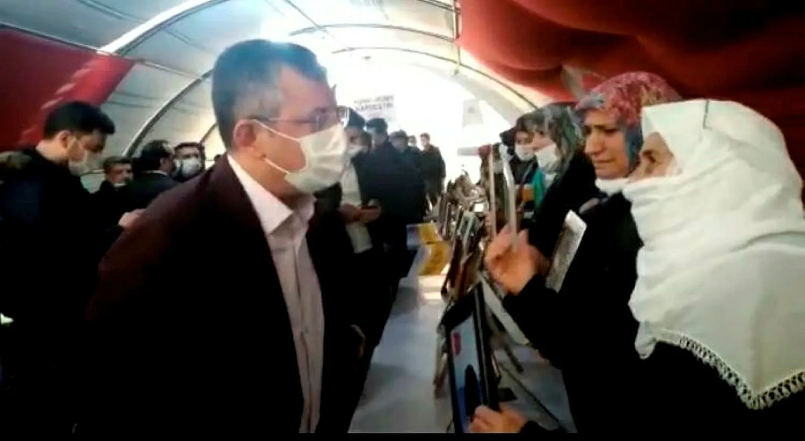 Diyarbakır annelerinden CHP'li heyeti zora sokan soru: CHP HDP kardeş mi?