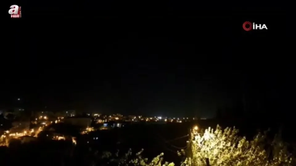 Diyarbakır’da şimşekler geceyi aydınlattı