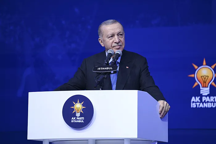 baskan-erdogan-ey-ekrem-efendi-bizim-icraatlarimiza-senin-hayallerin-ulasamaz-1738939163303.jpg Başkan Erdoğan İBB Başkanı Ekrem İmamoğlu'na yüklendi (AA)