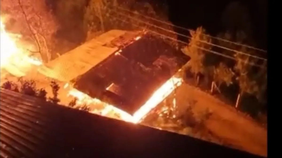 Artvin'de ev ve samanlık yangını: 2 kişi dumandan etkilendi