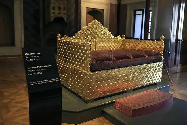 Arife Tahtı Topkapı Sarayı’nda tekrar sergilenmeye başlandı