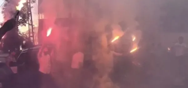 İstanbul'da silahlı, patinajlı ve kuralsız düğün konvoyu terörü kamerada - 1