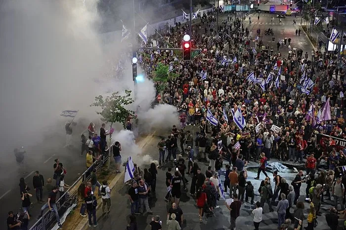 Tel Aviv karıştı! Terör devleti İsrail polisinden esir yakınlarına sert müdahale | 3 kişiyi gözaltına aldı