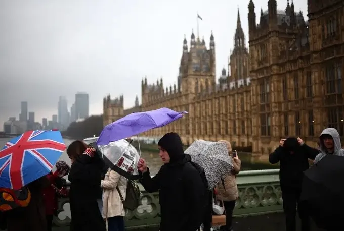 avrupa-sosyal-cokusun-esiginde-aile-ici-siddet-taciz-tecavuz-kitada-iki-katina-cikti-1735194128550.jpg Yayınlanan raporda İngiliz gençlerin kıtanın en mutsuz gençleri olduğu belirtiliyor (Arşiv)