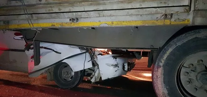 Son dakika: Manisa’da feci kaza: Minibüs TIR’a arkadan çarptı: 2 ölü