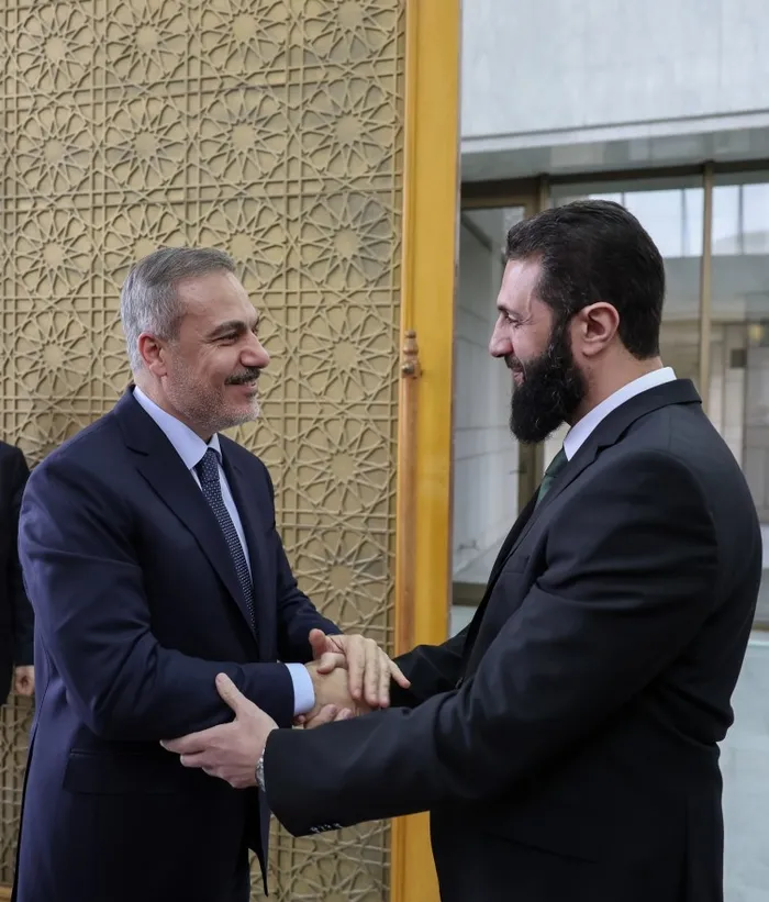 turkiyenin-suriye-kazanimlari-dunya-basininda-hicbir-ulke-turkiye-kadar-kazanmadi-1737454670989.jpg Dışişleri Bakanı Hakan Fidan ve Suriye yeni yönetim lideri Ahmet El Şara (AA)