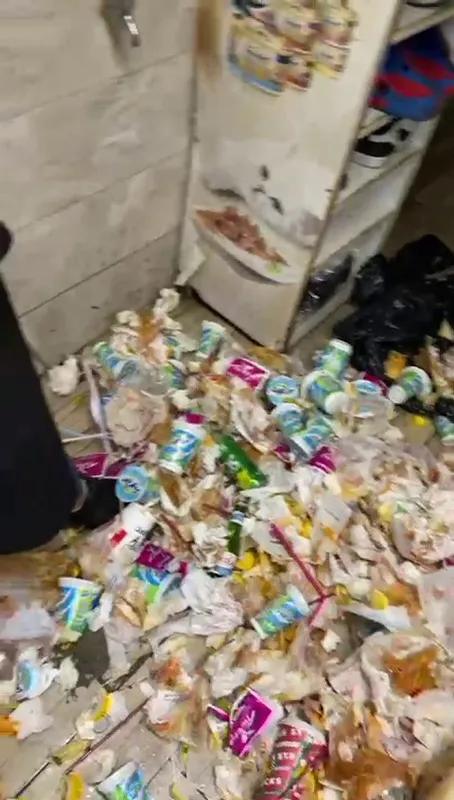 Son dakika: İstanbul Kadıköy'de yüzlerce kişinin yemek yediği tantunicide rezalet görüntü! Çöpten toplayıp müşteriye yedirdi - 3