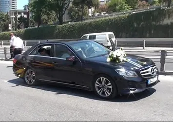 Düğüne giden gelin ve damat karakolluk oldu