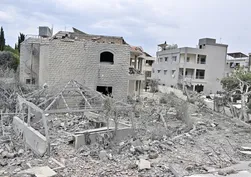 İsrail işgal güçlerinden Lübnan'da yıkım