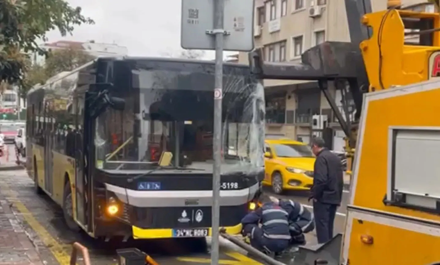 Son dakika: İETT otobüsü ile minibüs çarpıştı: Yaralılar var