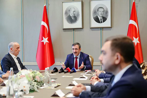 Cumhurbaşkanı Yardımcısı Yılmaz işçi sendikaları temsilcilerini kabul etti