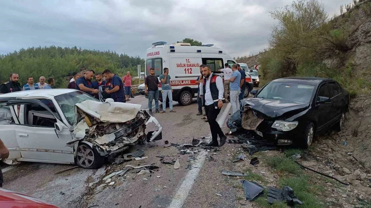 Osmaniye'de otomobiller kafa kafaya çarpıştı: 1 ölü, 1 yaralı
