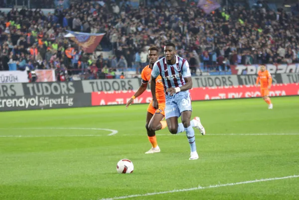 firtina-karadenizde-duruldu-trabzonspor-ile-basaksehir-1-1-berabere-kaldi-1703354322878.jpg Fırtına Karadeniz'de duruldu! Trabzonspor ile Başakşehir 1-1 berabere kaldı - 3