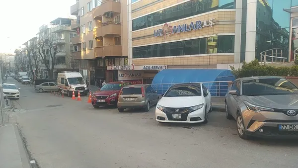 yalovada-cop-kamyonu-carpan-minik-kiz-hayatini-kaybetti-1642168424605.jpg Yalova’da çöp kamyonu çarpan minik kız hayatını kaybetti - 3