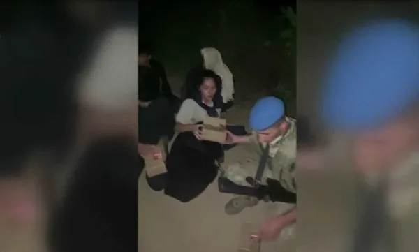 Yunanistan’ın yasa dışı yollarla Türkiye’ye göndermek istediği 107 düzensiz göçmeni Türk askeri kurtardı