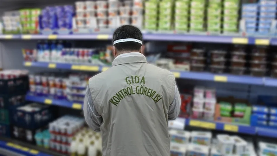 Ünlü baklavacıda gıda boyası!