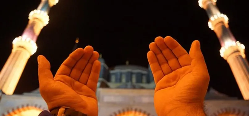 Teravih namazı nasıl kılınır, kaç rekattır? Teravih namazı yatsıdan önce mi kılınır? Evde teravih namazı kılınışı ve okunacak dualar/sureler