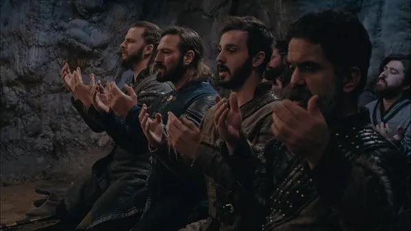 Kuruluş Osman’da Osman Bey ve alplerinin Allah’a duası