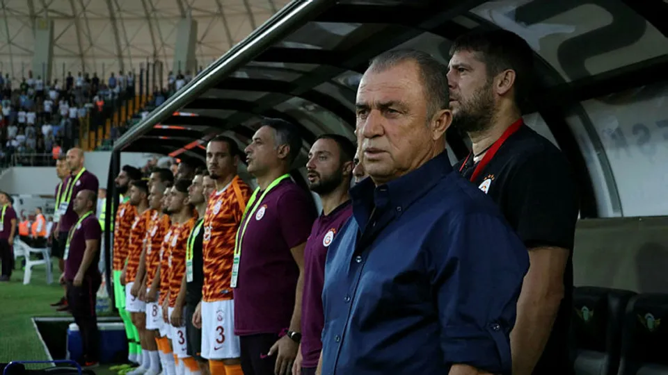 Galatasaray yenildi sosyal medya yıkıldı!
