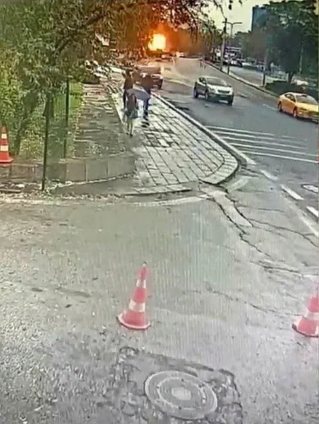 Ankara’da bombalı saldırı! İçişleri Bakanlığı önündeki patlama anı görüntüleri ortaya çıktı