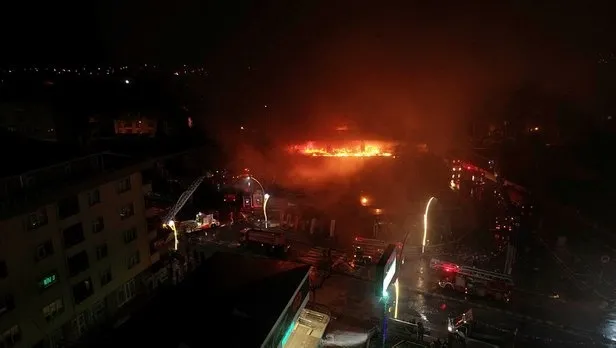 Kocaeli'de AVM'de korkutan yangın! Dükkanlar kullanılmaz hale geldi - 2
