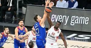 Anadolu Efes Olympiakos’u devirdi!