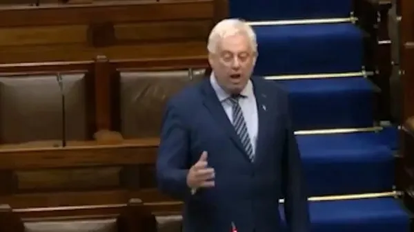 Gazzeli çocuklar için gözyaşı döktü! İrlandalı vekil katil Netanyahu’ya ateş püskürdü: Umarım cehennemde yanarsın