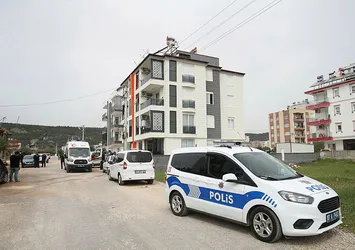 Antalya’da baba- oğul evlerinde ölü bulundu