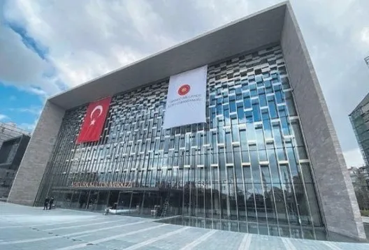 AKM 13 senenin ardından sanatseverlerle buluşuyor! Ünlü isimler öve öve bitiremedi