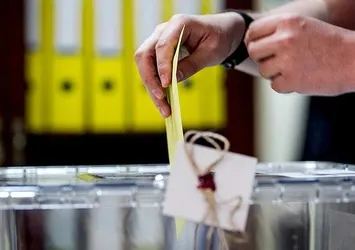 Yurt dışındaki seçmen sandık başına gidiyor