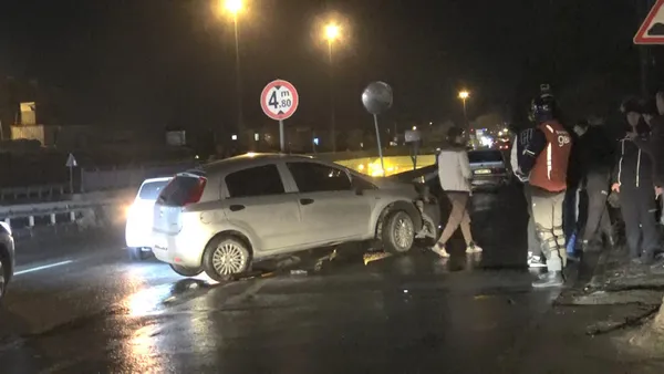 Avcılar’da iki otomobil çarpıştı: 2 yaralı - 2