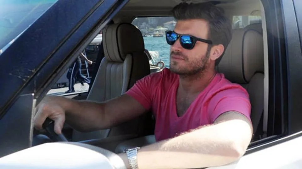 Kıvanç Tatlıtuğ bütün servetini yeni otomobiline harcadı! İşte ünlülerin otomobilleri...