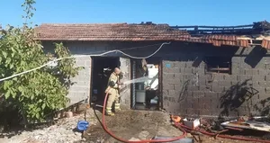 Gönen’de bir evin damında çıkan yangın korkuttu!
