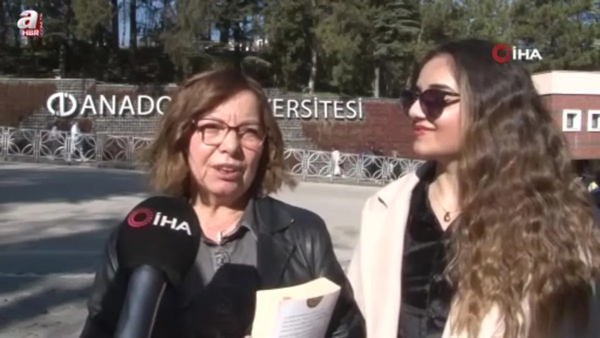 Eskişehir'de üniversitede 40 yıl sonunda kızıyla birlikte öğrenci oldu