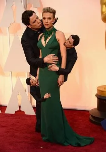 Dikkat John Travolta öpebilir!