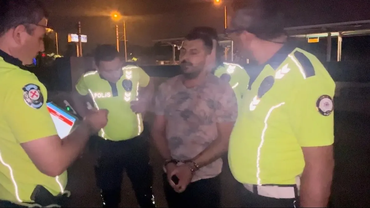 Polisi görünce aracını bırakıp kaçtı yakalanınca alkolmetereye üflemeyi reddeti