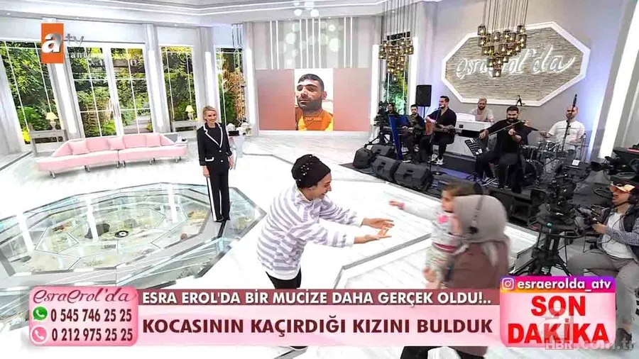 Esra Erol'da hasret sona erdi! Çift karakterli eşinin kaçırdığı 2 yaşındaki kızına kavuştu | Gözyaşları sel oldu 8