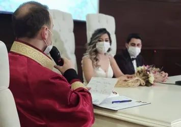 Yeni dönem başladı! İşte nikah törenlerindeki koronavirüs düzenlemesi