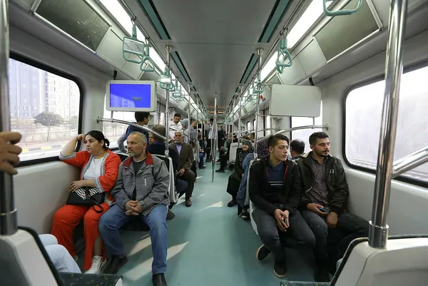 Başkan Erdoğan Gaziray’ın makinist koltuğuna geçti! Dillerde Beraber yürüdük biz bu yollarda şarkısıyla vatandaşları selamladı