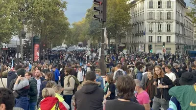 Fransa yangın yeri! 140 bin kişi sokaklara döküldü