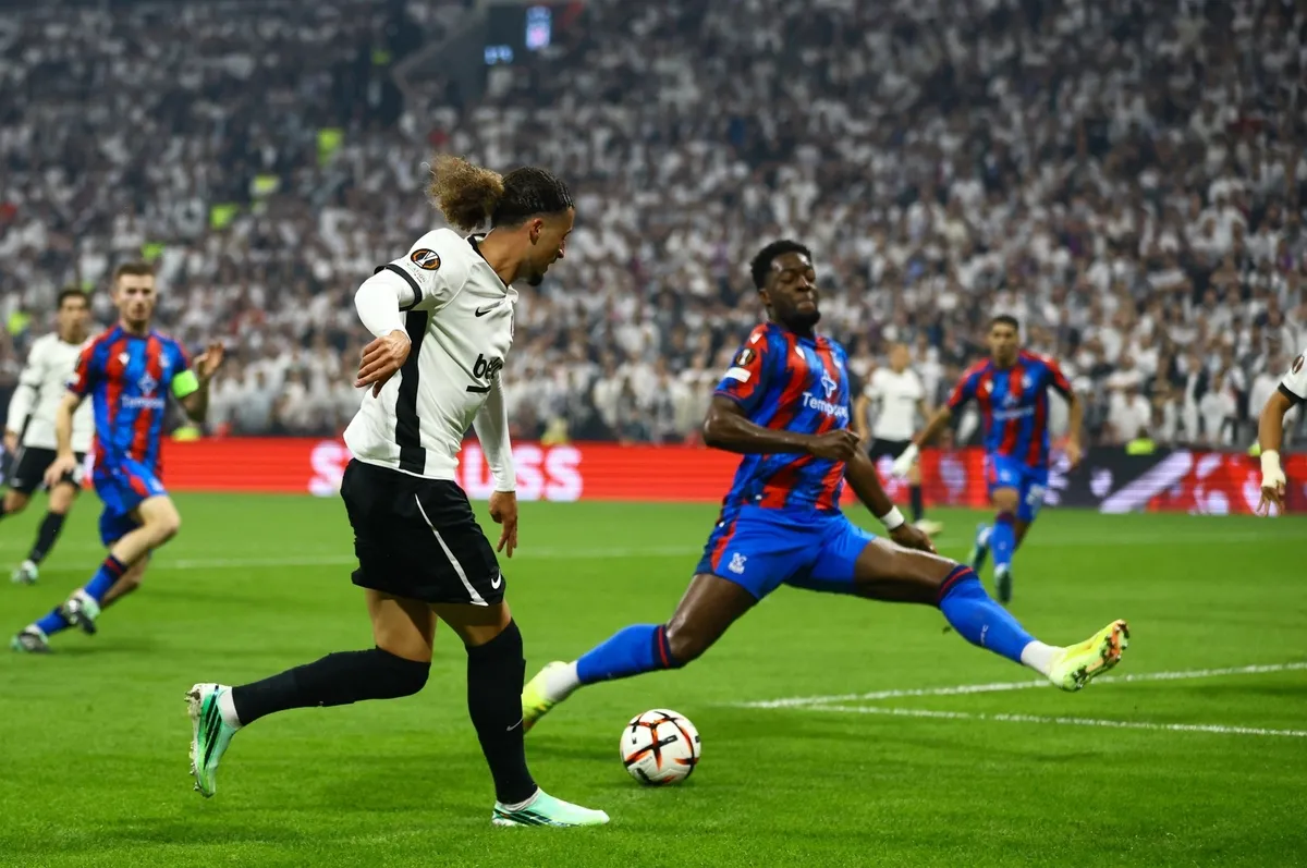 Beşiktaş-Crystal Palace maçında 4 gol! UEFA Avrupa Ligi'nde siyah-beyazlılar 1 puan aldı - 5