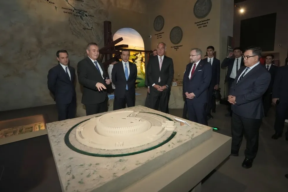 taskentte-tarihi-is-birligi-turkiye-ozbekistan-kardesligine-yeni-halka-1790264924750.jpeg Türkiye-Özbekistan arasında “kültür alanında işbirliği mutabakat zaptı” imzalandı (Fotoğraf: ahaber)
