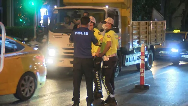 istanbul-sislide-engelli-scooter-surucu-cop-kamyonunun-altinda-kalarak-oldu-1625810869560.jpg İstanbul Şişli'de engelli scooter sürücüsü çöp kamyonunun altında kalarak öldü! - 1