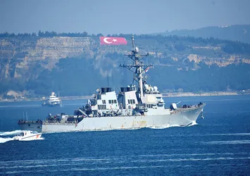Son dakika: ABD savaş gemisi "USS Laboon" İstanbul Boğazı'ndan geçti