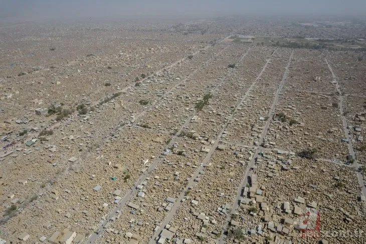 Dünyanın en büyük mezarlığı! Kurban Bayramı’nda böyle görüntülendi