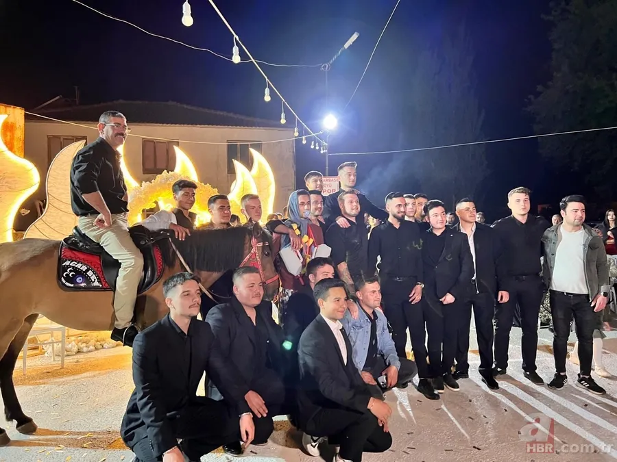 Düğünde takılanlar şoke etti! Damat çaresizce bekledi 5